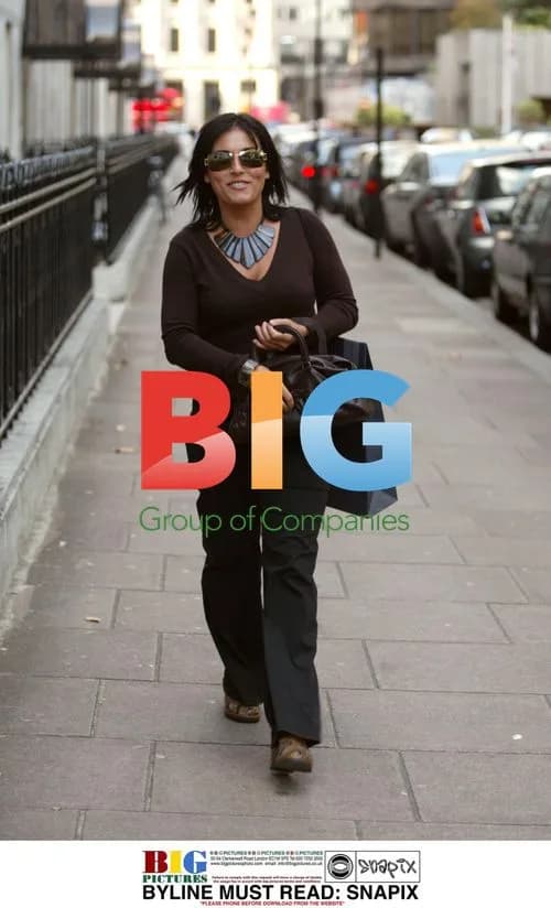 EASTENDERS ACTRESS JESSIE WALLACE SHOPPING IN WEST LONDON