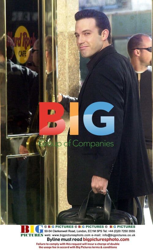 Ben Affleck and Jennifer Lopez on 'Jersey Girl' set