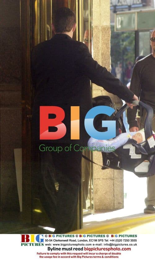 Ben Affleck and Jennifer Lopez on 'Jersey Girl' set