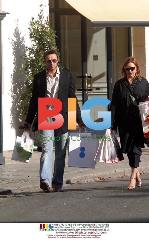 Stella McCartney and boyfriend shopping in Paris