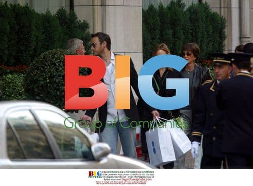 Stella McCartney and boyfriend shopping in Paris