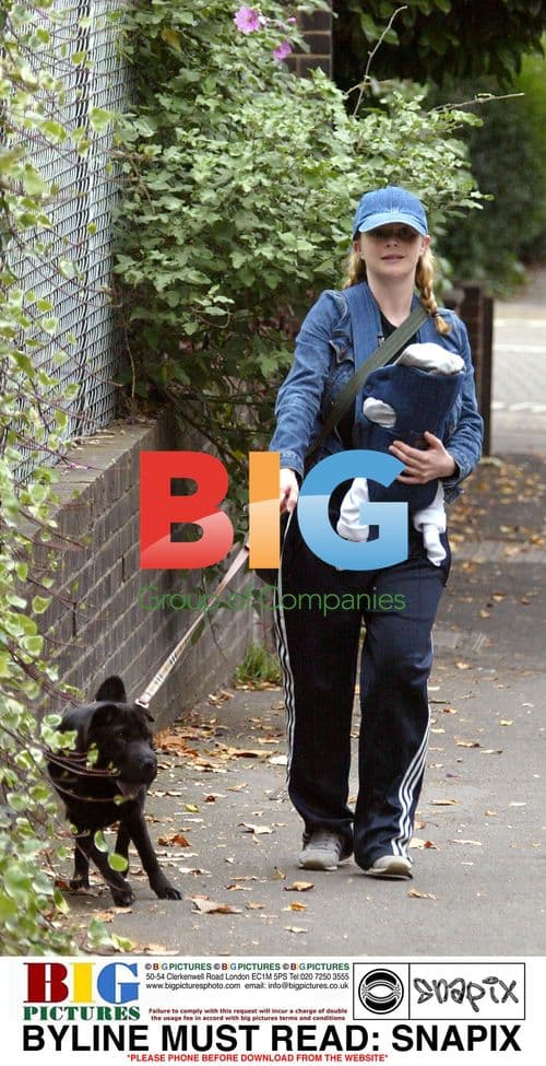 Gail Porter with baby daughter and dog