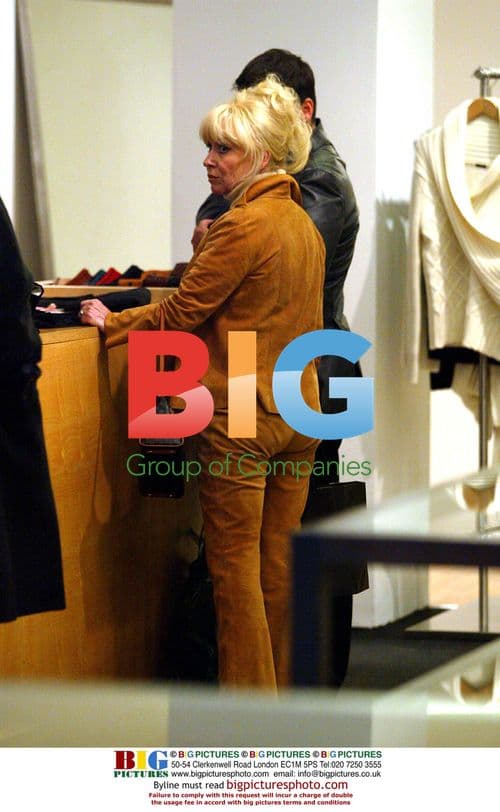 Beyoncé at Met Gala in gold dress