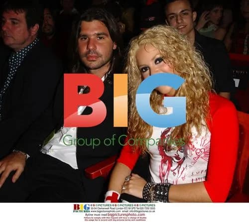 Shakira and boyfriend at 2002 MTV VMA Latin America
