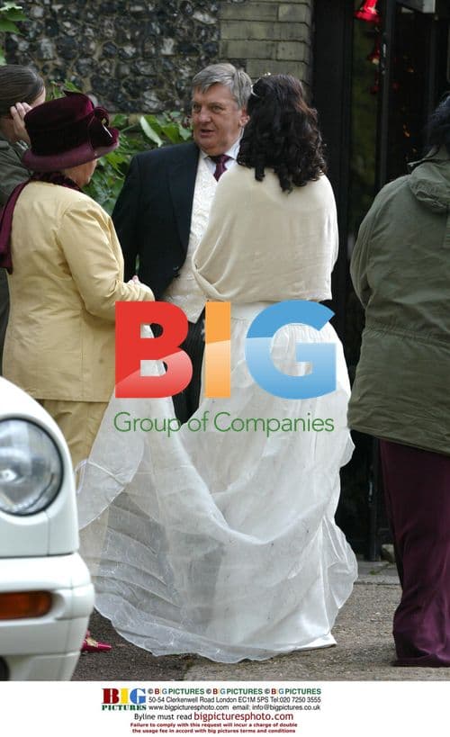 EastEnders Stars on Wedding Set