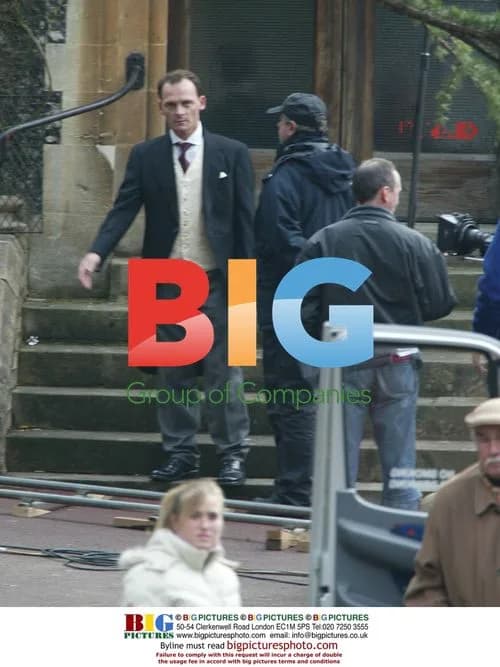 EASTENDERS STAR PERRY FENWICK ON SET