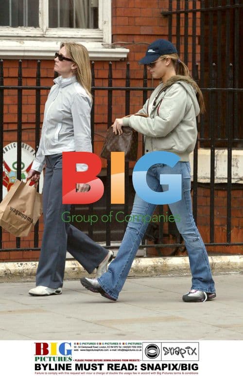 Holly Vallance shopping with mum in London