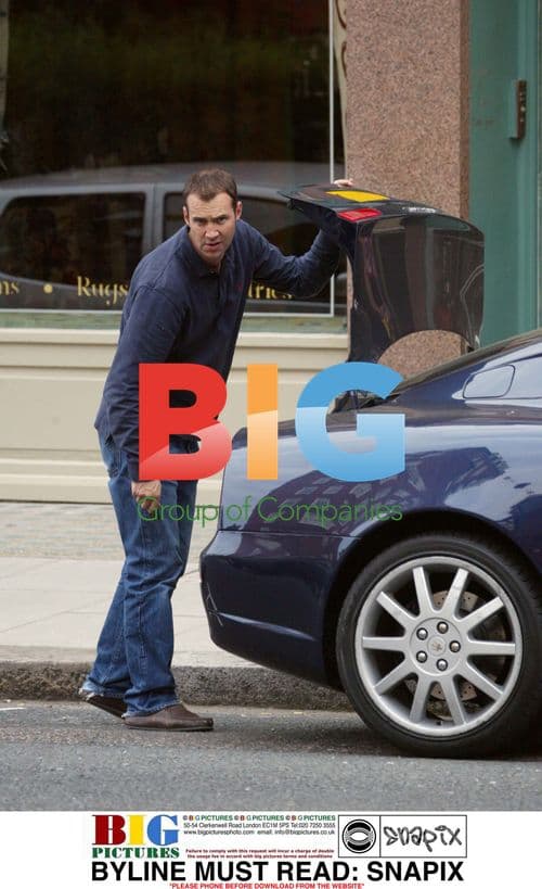 Johnny Vaughan out doing laundry in London