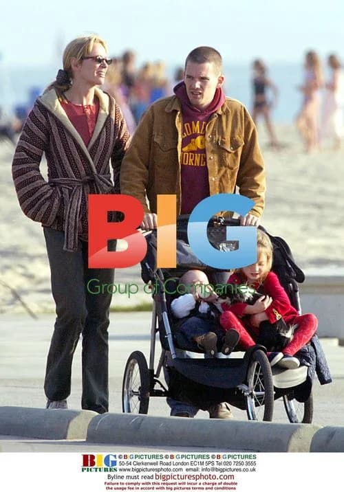 Ethan Hawke and Uma Thurman at the beach