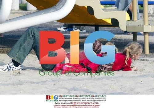 Ethan Hawke and Uma Thurman at Santa Monica beach
