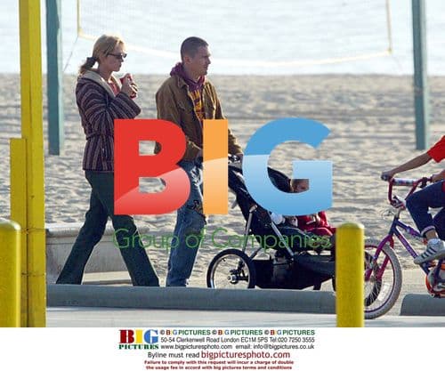Ethan Hawke & Uma Thurman with Family at Beach