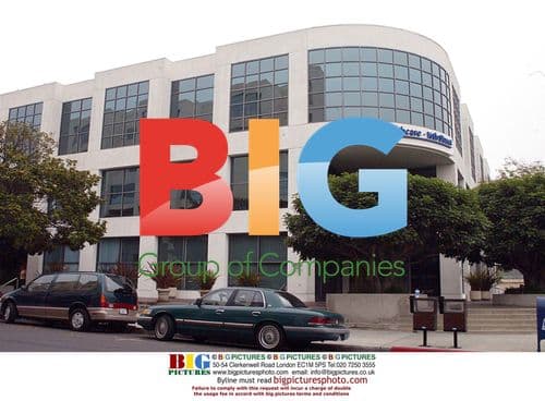 Brooke Shields and husband go to medical center