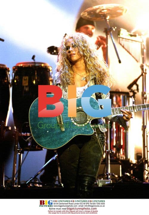 Shakira at 1st MTV Video Music Awards