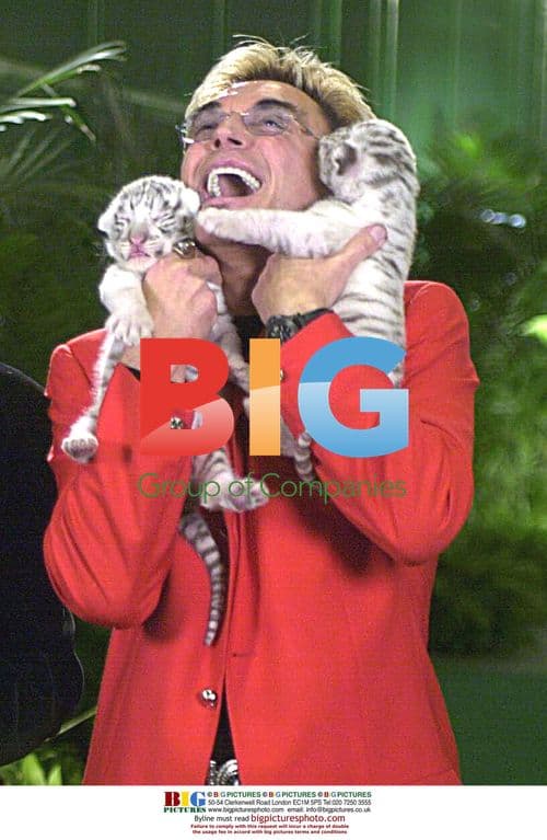 Siegfried & Roy Introduce New Tiger Cubs