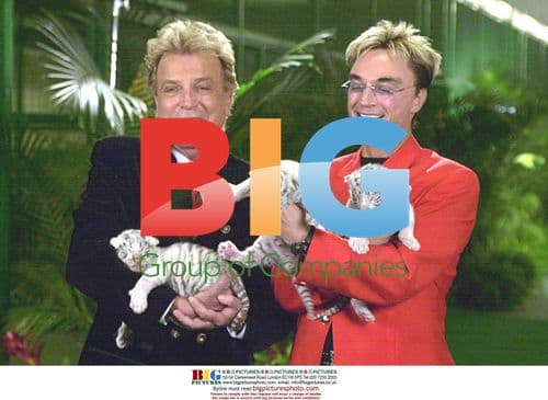 Siegfried & Roy Introduce New White Tiger Cubs