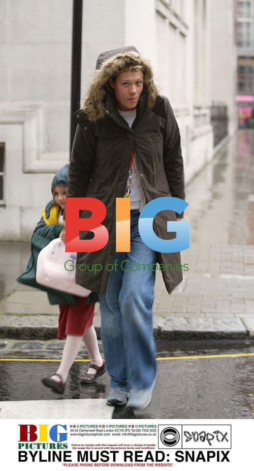 TV's TANIA STRECKER with daughter in Chelsea