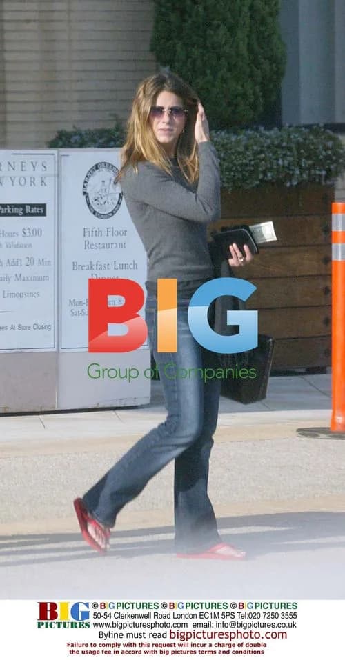 Jennifer Aniston Has 'Bad Hair Day' Shopping