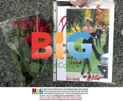 Tributes at Diana's unofficial Paris shrine