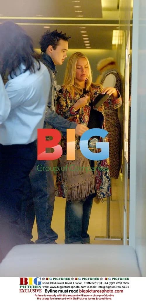 Gareth Gates Shopping in London