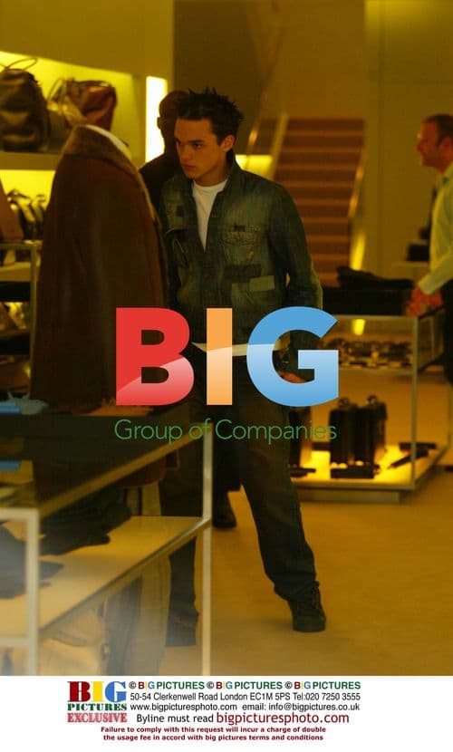 Gareth Gates Shopping with Friend in London