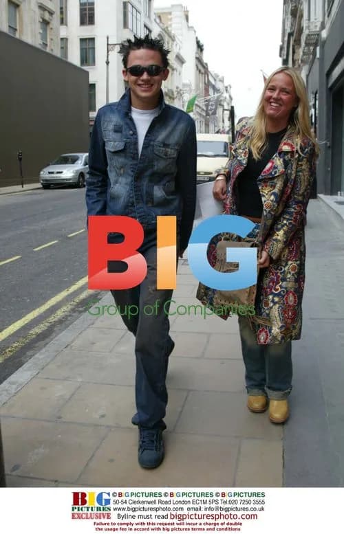 Gareth Gates Shopping with Friend