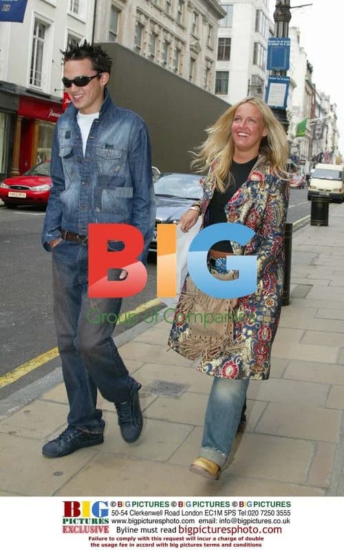 Gareth Gates shopping with friend in London