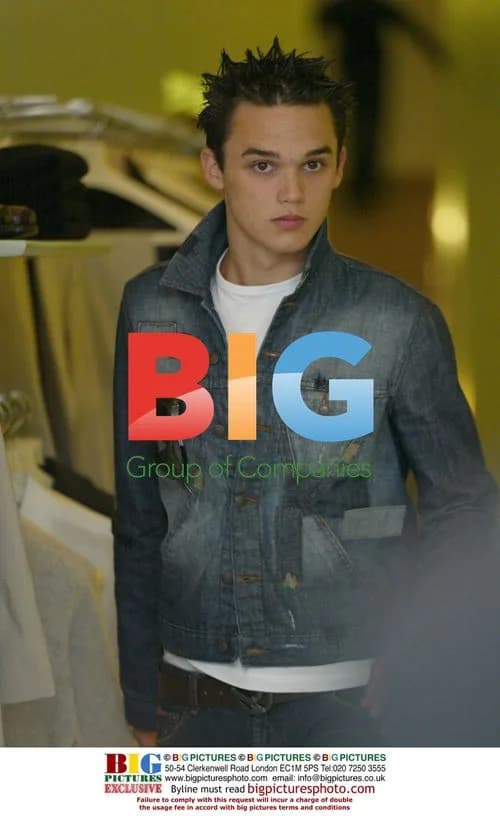 Gareth Gates Shopping in London