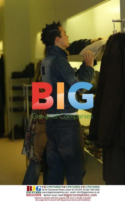 Gareth Gates shopping with friend in London