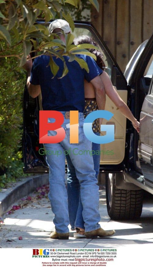 Bruce Willis and Jaimseye Haft Pack on PDA