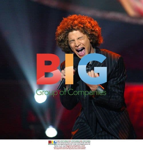 Justin Guarini performs on "American Idol"