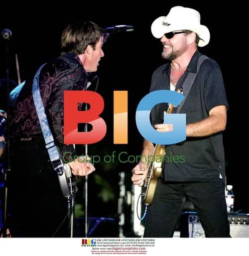 Dennis Quaid and Jamie James Perform