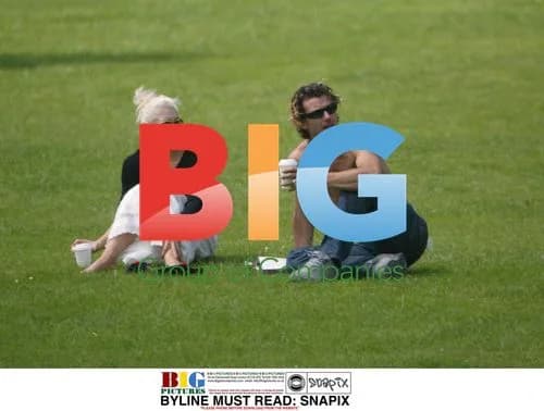 Gwen Stefani and Gavin Rossdale Relax in Park