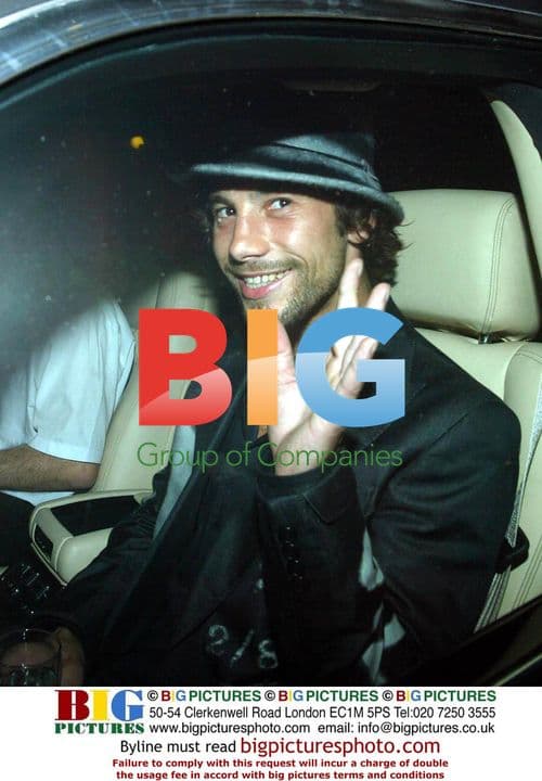 Jay Kay breaks pen after GQ Awards