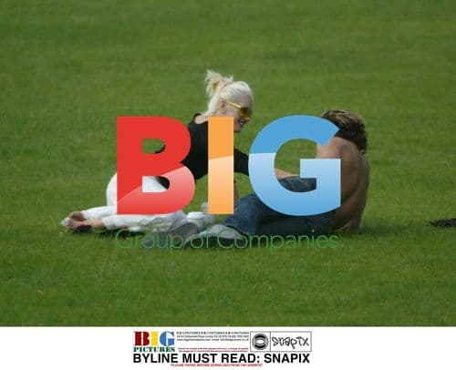 Gwen Stefani and Gavin Rossdale sunbathe in London