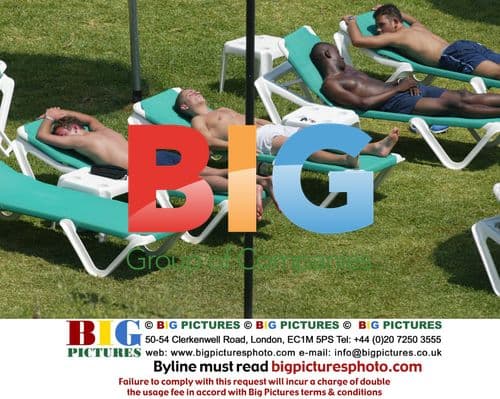 TV Actors Enjoy Boat Trip in Spain