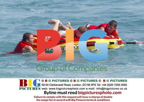 TV Actors Enjoy Boat Outing in Spain