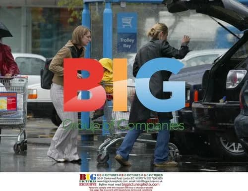 Kate Winslet Grocery Shopping in London