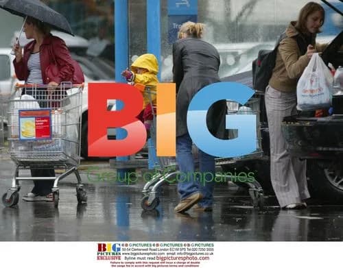Kate Winslet Goes Grocery Shopping with Baby Mia