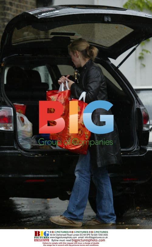 Kate Winslet and Baby Mia Grocery Shopping