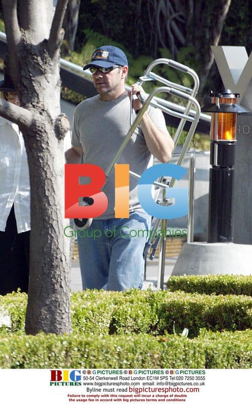 Kevin Spacey Spotted Shopping at Pet Store