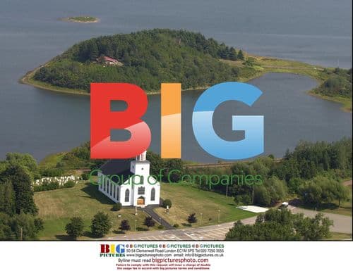 Uma Thurman and Ethan Hawke Buy Island in Canada