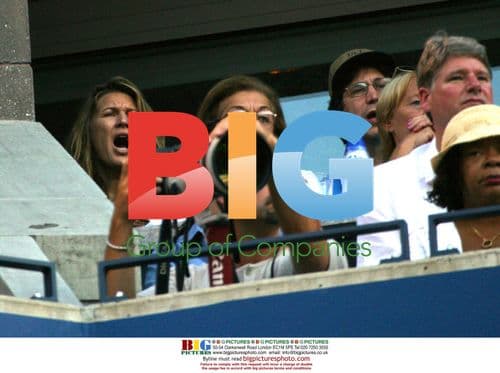 Photo of 3 celebrities at red carpet event