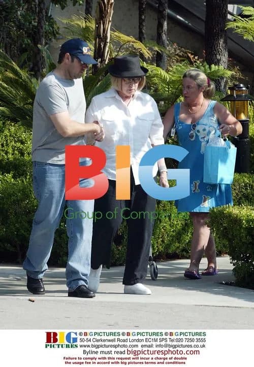 Kevin Spacey Shops at LA Pet Store