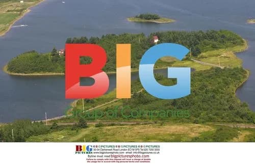 Uma Thurman and Ethan Hawke Buy Island in Canada