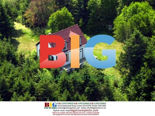 Uma Thurman and Ethan Hawke Buy Island in Canada