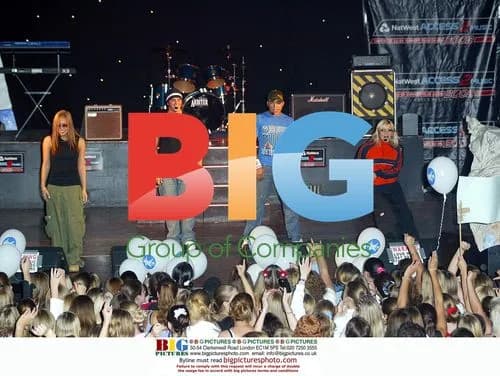 Hearsay Performing at Summer XS Concert