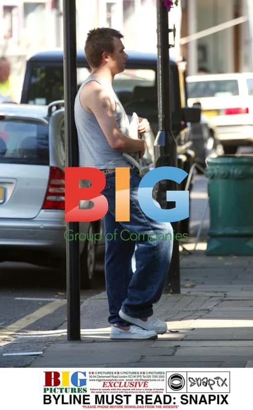 Damon Albarn Collects Take-away Pizza