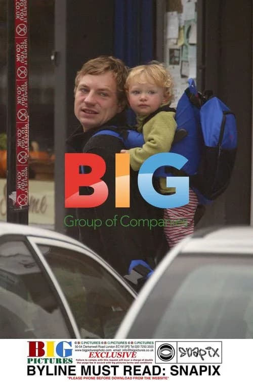 Jim Threaplton Takes Baby Daughter Mia for Walk