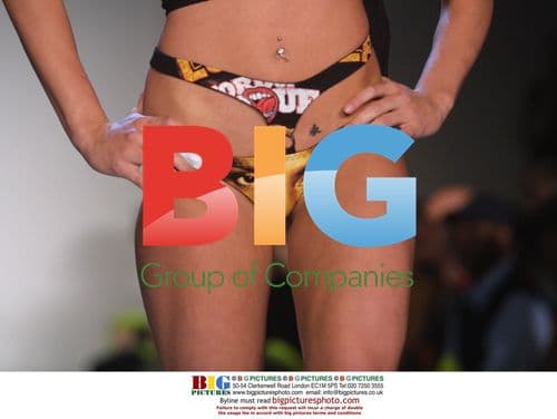 House of Field Spring 2003 Fashion Show