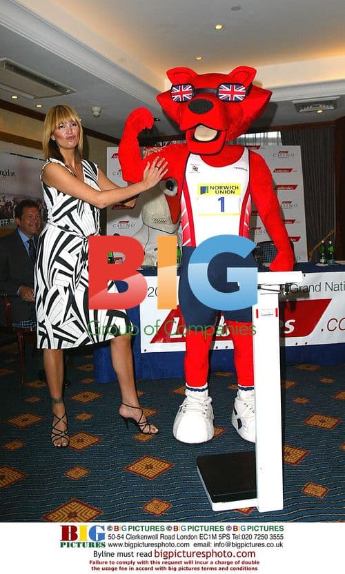 Catalina at Mascot Grand National in Huntingdon